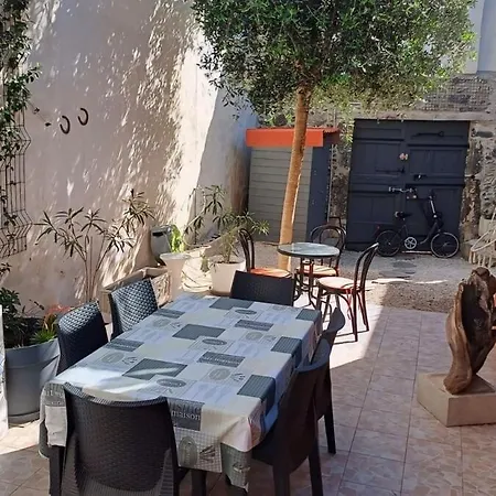 Carnot : Charmante Maison Vigneronne En Centre Historique Pensjonat 4*